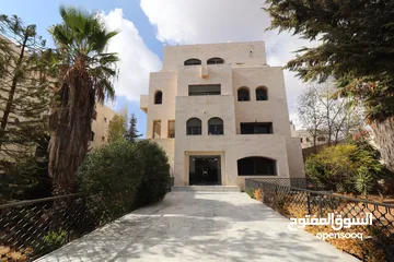  1 بناية سكنية للبيع أو للايجار في الظهير