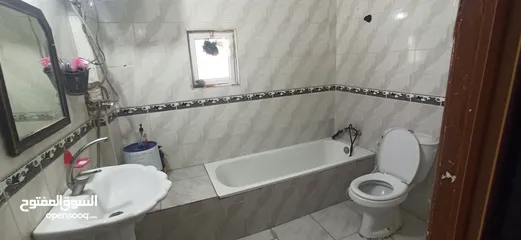  12 شقة في موقع مميز جدا
