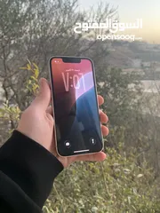  4 ايفون 13 ميني 128 جيجا مغير بطارية ومغير مجموعة اللوحة المنطقية اصلية يوجد خدوش بسيطة بطارية 91٪