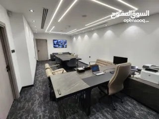  7 مكتب تجاري فخم للبيع أو الإيجار