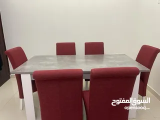  4 طاوله وطقم كراسي نظيف جداً