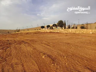  20 ارض مميزه جدا 3 دونمات ونصف قرب اتستراد جرش