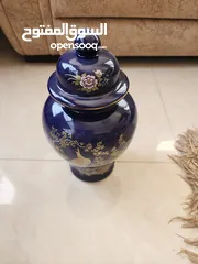  2 فاز انتيك قديمه لون ازرق رسمة طاووسين مذهبين يوجد كسر خفيف غير مؤثر على الشكل العام(نوادر)