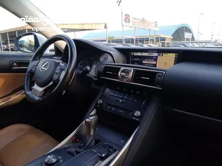  10 Lexus is350 V6 3.5L Full Option Model 2017