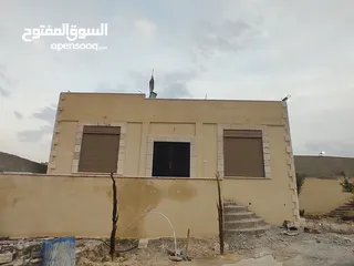  1 بيت مسطح 120 متر نطام امريكي تأسيس شاليه مع ترس جانبي مطل مساحه 40 متر مع حديقه وبئر ماء 12 وغيرها