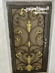  1 باب حديد وزجاج بسعرر حررق