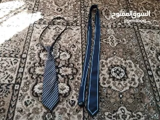  1 غرافتين واحدة صغيرة ذات لون اسود وواحدة زرقاء لارج بطول 151 سم