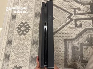  3 بلايستيشن 4 مستعمل نضيفه وماتشتكي من شي