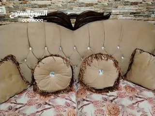 5 طقم كنبايات للبيع منظره فخم وحلو ونظيف بحال الوكاله ومريح بالجلوس مع طربيزات النص