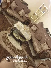  2 طقم كنب بحاله جيده جدا للبيع مع سجاده والبردايه