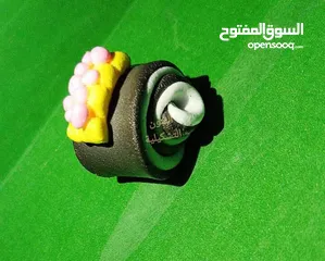  24 مجسم بيت خشبي"عمل يدوي"من الصلصال / المعجون مع عرباية من الخشب عرض خاص فقط 25 دينار بدلاً من 50دينار