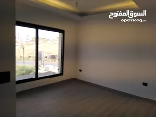  16 شقه للبيع في كريدور عبدون المساحه 300م