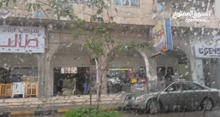  1 مكتب في شارع الحصن للبيع بسعر مغري جدا