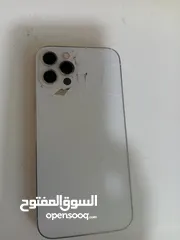 4 ايفون 12 pro البطارية 88 الأصلية الجهاز نفظيف وسريع وفيس إيدي شغال ميه بالميه بس مشعور الباك الخلفي