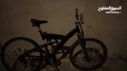  2 بسكليت جنط 26 صنوبرصات 25قابل للتفاوض الزرقاء (ارصيفة الجنوبي)