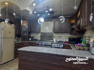  6 منزل مميز جداًَ للبيع في مخيم إربد