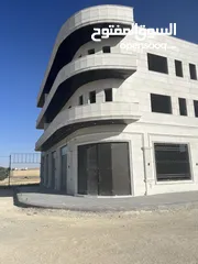 4 مجمع تجاري للبيع وللإيجار في أجمل أماكن على طريق المطار مقابل جامعة الشرق الأوسط