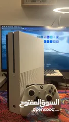  1 Xbox one s + controller/ super clean and in good condition