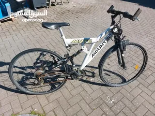  1 دراجات هوائية من نوع "MOUNTEC" أو دراجات مشابهة ذات جنط 26 بوصة