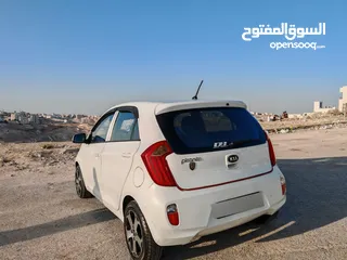  16 للبيع كيا بيكانتو 2014  لون ابيض مميزة جدا