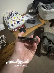  4 آيفون 13 برو بحالة وكاله مع شحن مساحة 256 جيجا  بطارية 79٪؜ استعمال سنتين فقط وارد كندي