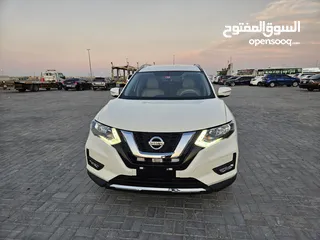  1 Nissan x trail model 2015 gcc full auto good condition very nice car everything perfect