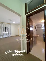  12 شقة / للايجار / 3نوم / سابع / 200 متر