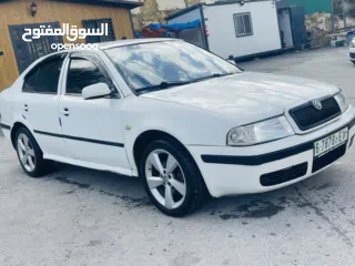  3 اكتافيا منفوله متور جديد مرخصه مامن موجوده بالخليل