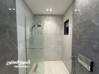  25 شقه شبه ارضي مميزة مساحة 240م مع تراس 200م بسعر مميز (مشروع 112)