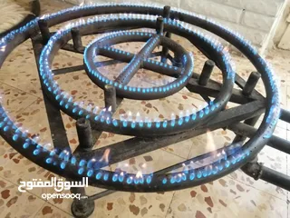  4 غاز كنافه وطبخ مناسف نار زرقا مع قاعده للغاز ثقيله موجود في صويلح