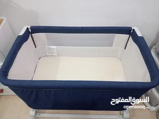  1 Baby crib with free pillow