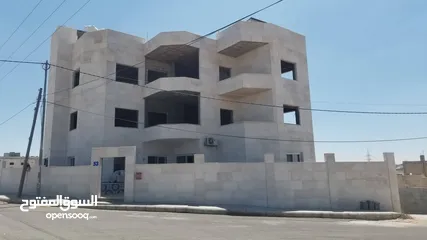  1 عمارة بتصميم فيلا في اجمل مناطق مرج الحمام قرب ترخيص غرب عمان موقع مميز جدا و ذات اطلاله خلابه