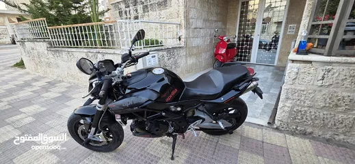  25 دراجة ابريليا 750 cc بحالة ممتازة 2016 ماشية 24000 فقط مالك ثاني صيانة دورية في الشركة 3200 دينار