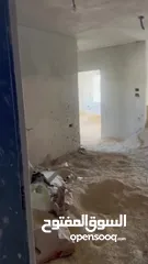  10 تملك شقة 93 متر تبعد 500 متر فقط عن مركز رام الله في منطقة عين مصباح