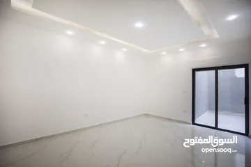  8 شقه فاخره بتشطيب ديلوكس150م مع حديقة 165 م للبيع من المالك قرب دوار اقرأ كاش او اقساط