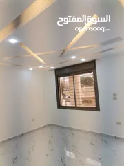  30 شقه فخمه 170م ثاني فني للبيع على شارع البترا بالقرب من اربد مول قراند مقابل بيت البن البرازيلي