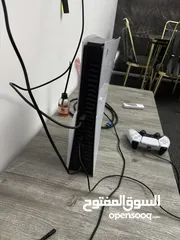  2 للبيع. معها كرتونتها. ووصلاتها. وأيد اصليه. وحده.  بلاستيشن 5 300 ps5
