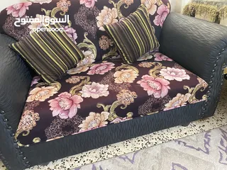  4 كنب بحاله جيده للبيع