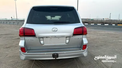  4 لكزس LX570 2011