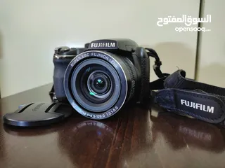  1 كاميرا FUJIFILM FinePix S4500