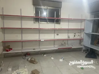  7 يوجد رفوف مستعملة لمحل تجاري للبيع