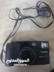  2 كاميرا تصوير فوتو نوع قديم بس بحاجه لفيلم معها بطاريتين