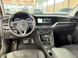  8 كيا نيرو لون فيراني + لون كحلي 2020