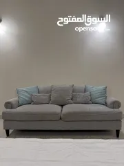  8 فرصة مميزة مجموعة سوفا في حالة ممتازة للبيع لظروف النقل /Big chance to sale Avery clean sofas