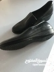  10 أحذية ستاتي جلد طبيعي نوعيات ممتازة مقاسات مختلفة بحال الجديد للبيع