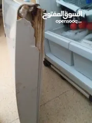  1 اريد شراء باب ثلاجة mon blanc مستعمل او جديد كما مبين بالصور