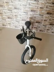  6 بسكليتين بحاله جيده قياس 16