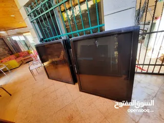  2 شبابيك المنيوم لون برونز زجاج برونز متوفر عدة مقاسات  بحال الوكاله