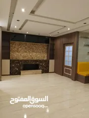  7 لمن يرغب بالسكن أو الاستثمار شقة مع روف فاخرة تشطيب ديلوكس في اجمل مناطق الجبيهة للبيع بسعر مميز