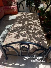  1 3 تخوت مفرد ثنين مع فرشه وواحد من دون فرشه + بوفيهات عدد 2 واحد قطعتين وواحد 3 قطع